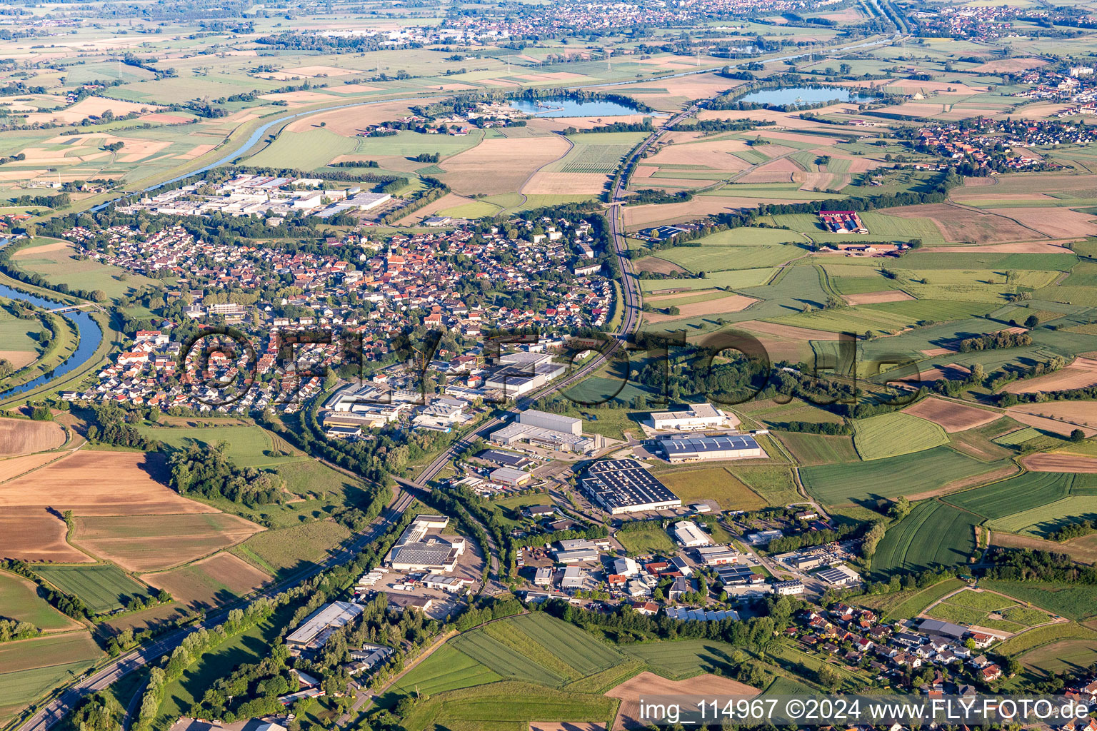 Vue aérienne de Zone des berges de la rivière Kinzig à Willstätt dans le département Bade-Wurtemberg, Allemagne