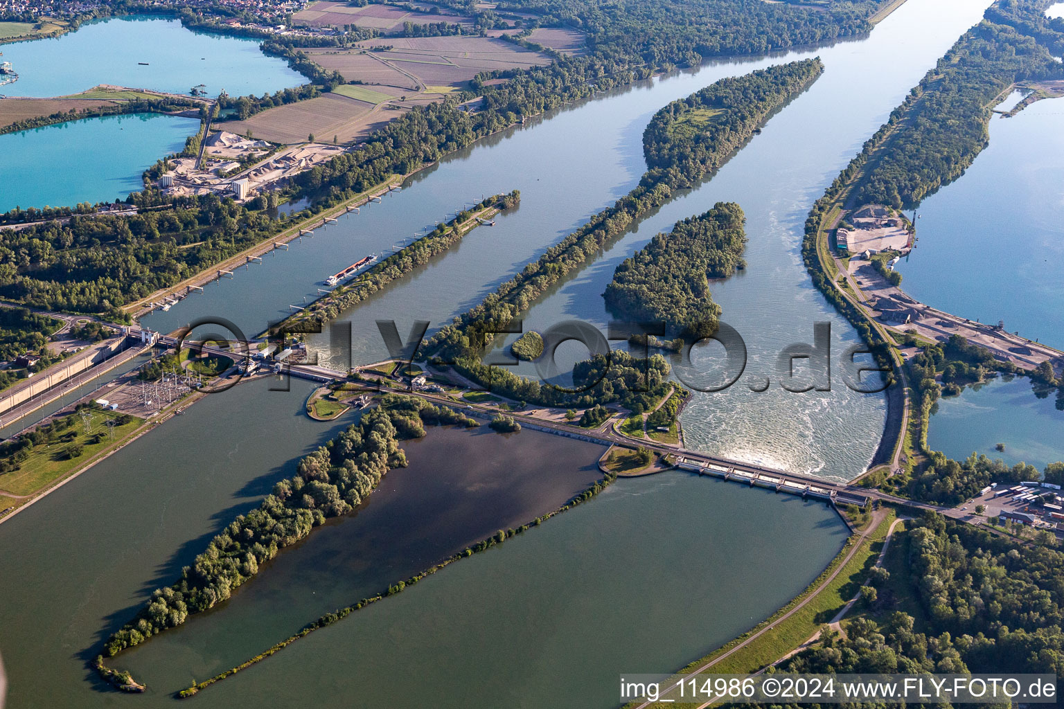 Vue aérienne de Écluse du Rhin Gambsheim-Freistett à le quartier Freistett in Rheinau dans le département Bade-Wurtemberg, Allemagne