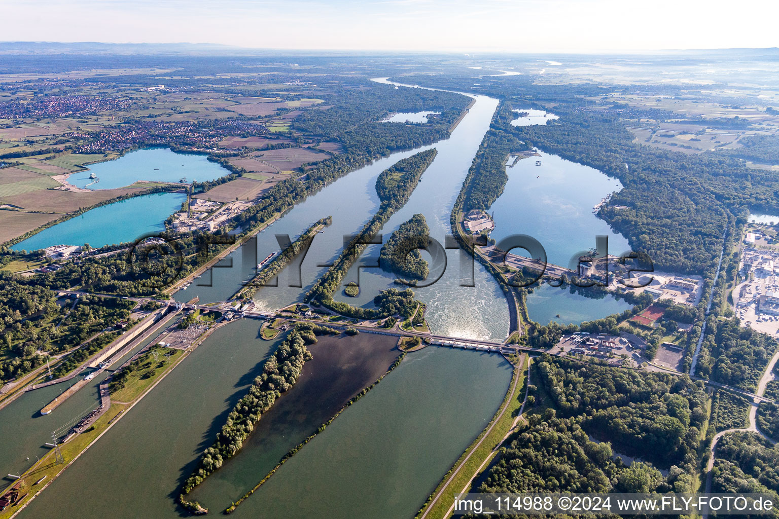 Vue aérienne de Écluse du Rhin Gambsheim-Freistett à le quartier Freistett in Rheinau dans le département Bade-Wurtemberg, Allemagne