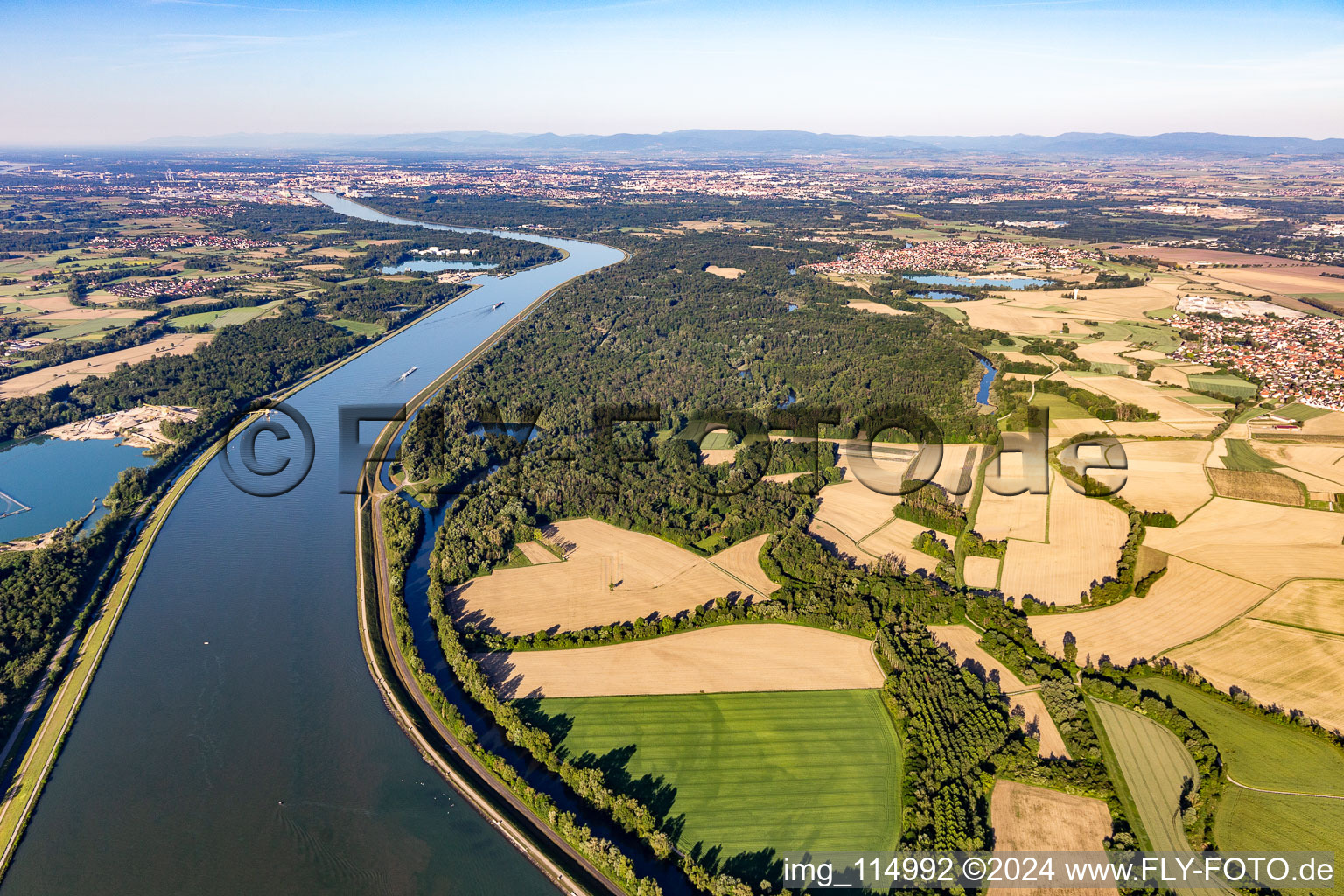 Vue aérienne de La Wantzenau dans le département Bas Rhin, France