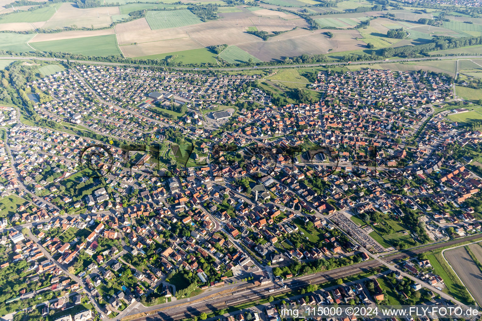 Vue aérienne de Herrlisheim dans le département Bas Rhin, France