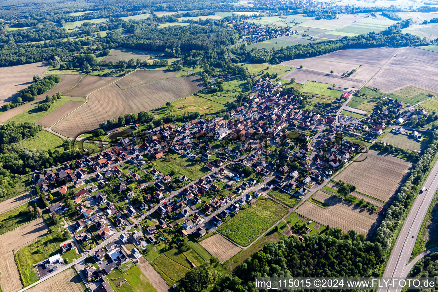 Vue aérienne de Leutenheim dans le département Bas Rhin, France