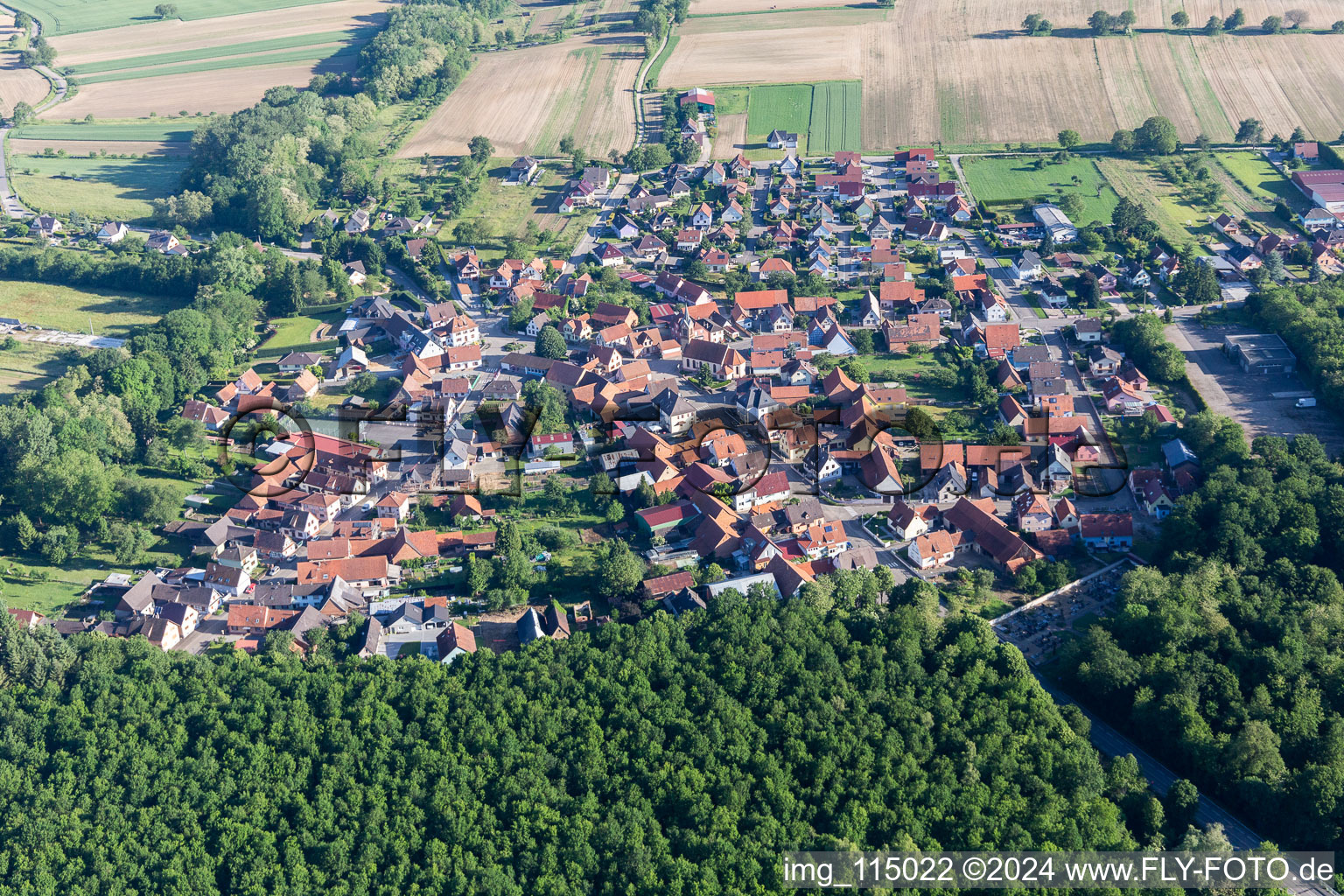 Vue aérienne de Schaffhouse-près-Seltz dans le département Bas Rhin, France