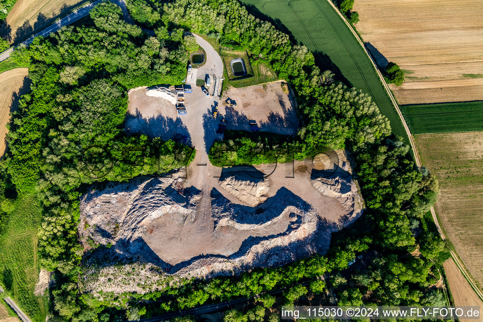 Vue aérienne de MATÉRIAUX à Seltz dans le département Bas Rhin, France