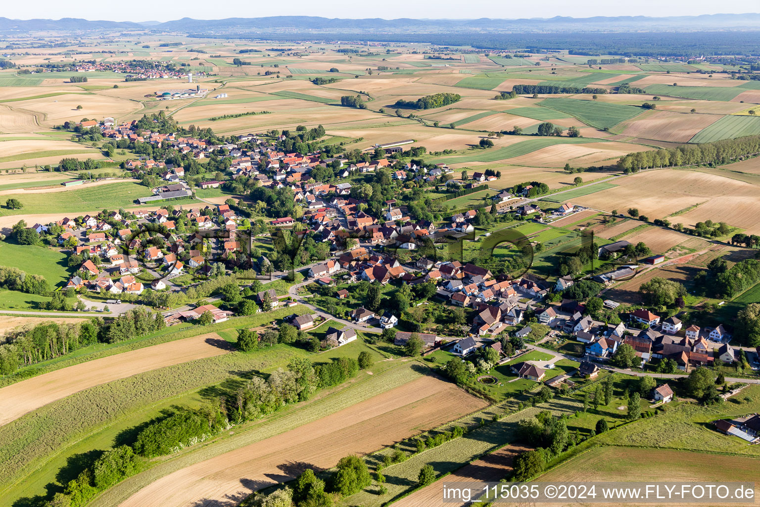 Vue aérienne de Wintzenbach dans le département Bas Rhin, France