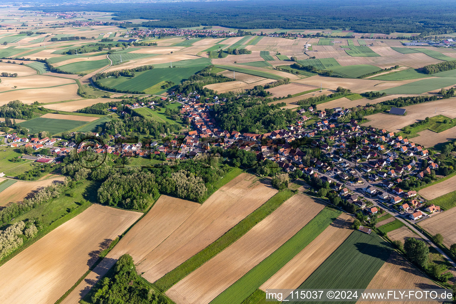 Enregistrement par drone de Neewiller-près-Lauterbourg dans le département Bas Rhin, France