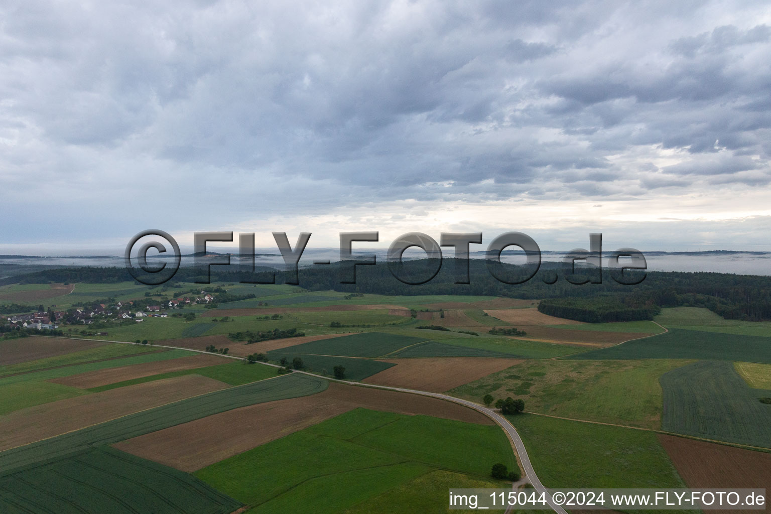 Vue aérienne de Quartier Oberschwandorf in Neuhausen ob Eck dans le département Bade-Wurtemberg, Allemagne