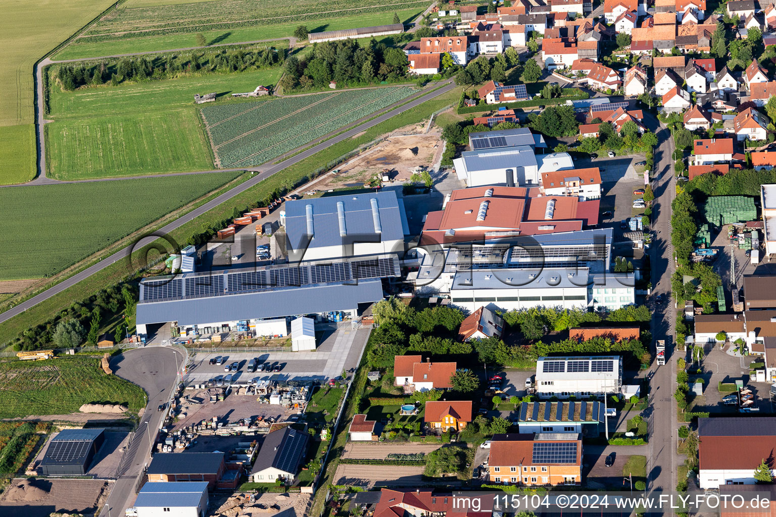 Vue aérienne de Zone commerciale Im Gereut, HGGS LaserCUT GmbH & Co. KG à Hatzenbühl dans le département Rhénanie-Palatinat, Allemagne