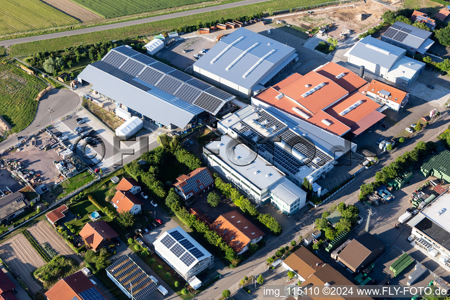 Zone commerciale Im Gereut, HGGS LaserCUT GmbH & Co. KG à Hatzenbühl dans le département Rhénanie-Palatinat, Allemagne hors des airs