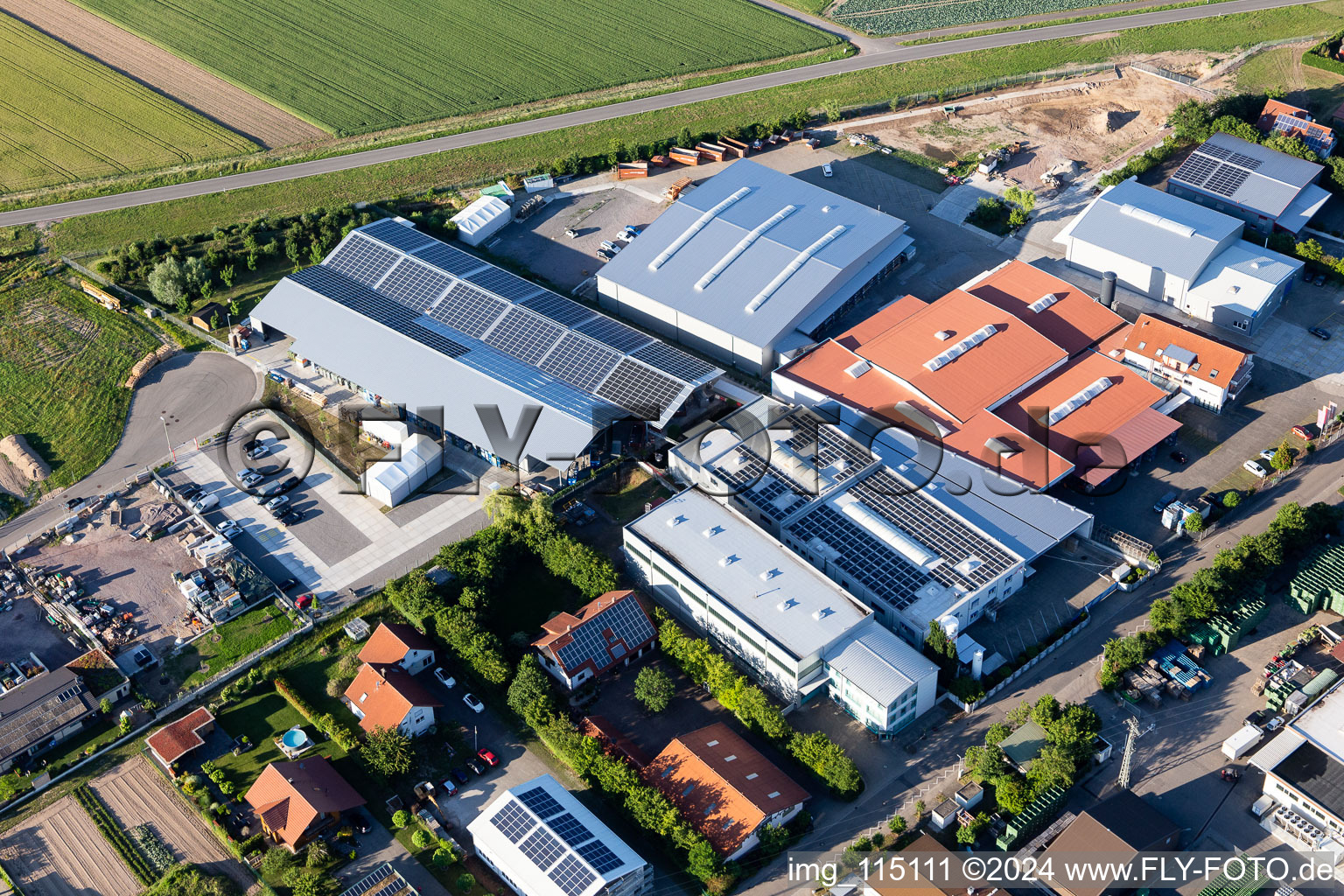 Zone commerciale Im Gereut, HGGS LaserCUT GmbH & Co. KG à Hatzenbühl dans le département Rhénanie-Palatinat, Allemagne vue d'en haut