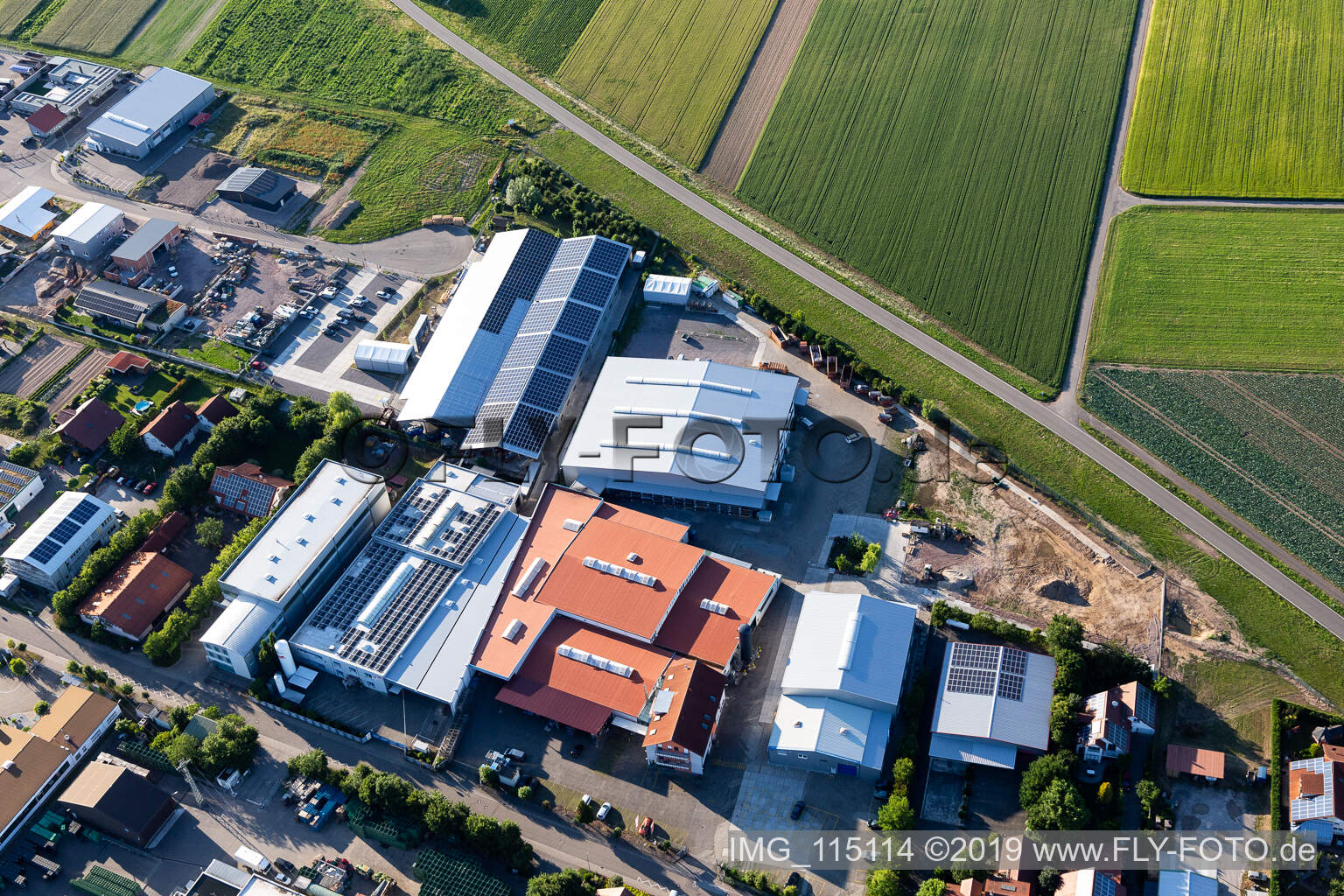 Zone commerciale Im Gereut, HGGS LaserCUT GmbH & Co. KG à Hatzenbühl dans le département Rhénanie-Palatinat, Allemagne vue du ciel