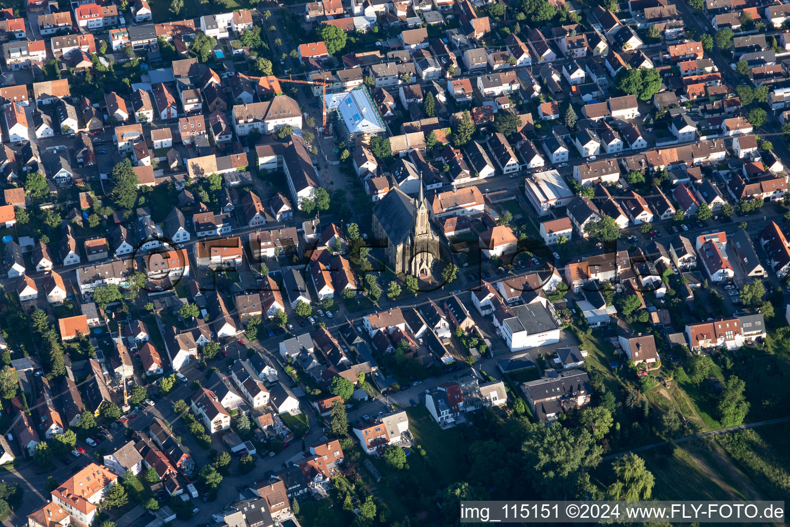 Quartier Neureut in Karlsruhe dans le département Bade-Wurtemberg, Allemagne du point de vue du drone