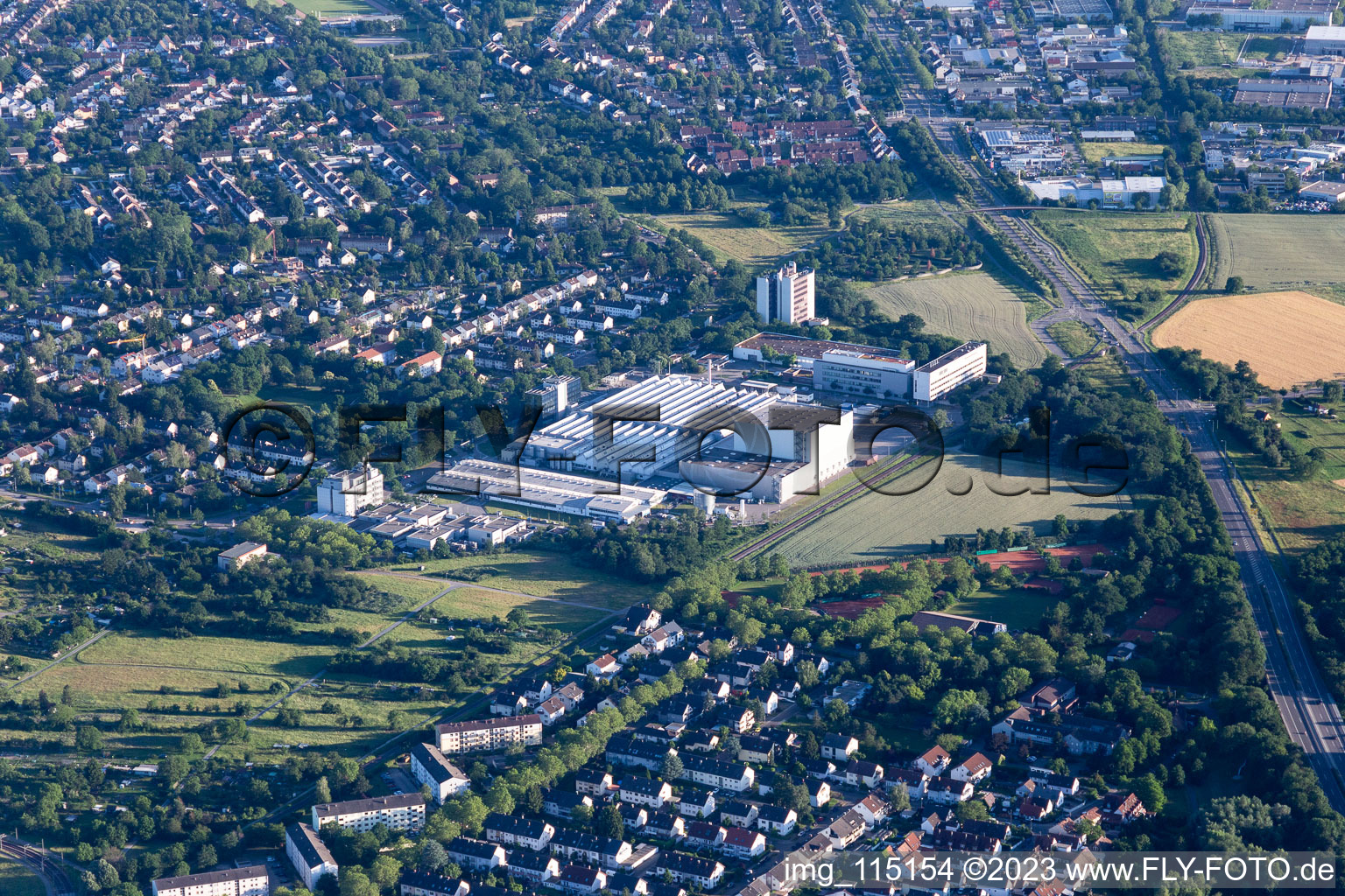 Vue aérienne de L'Oréal à le quartier Nordweststadt in Karlsruhe dans le département Bade-Wurtemberg, Allemagne