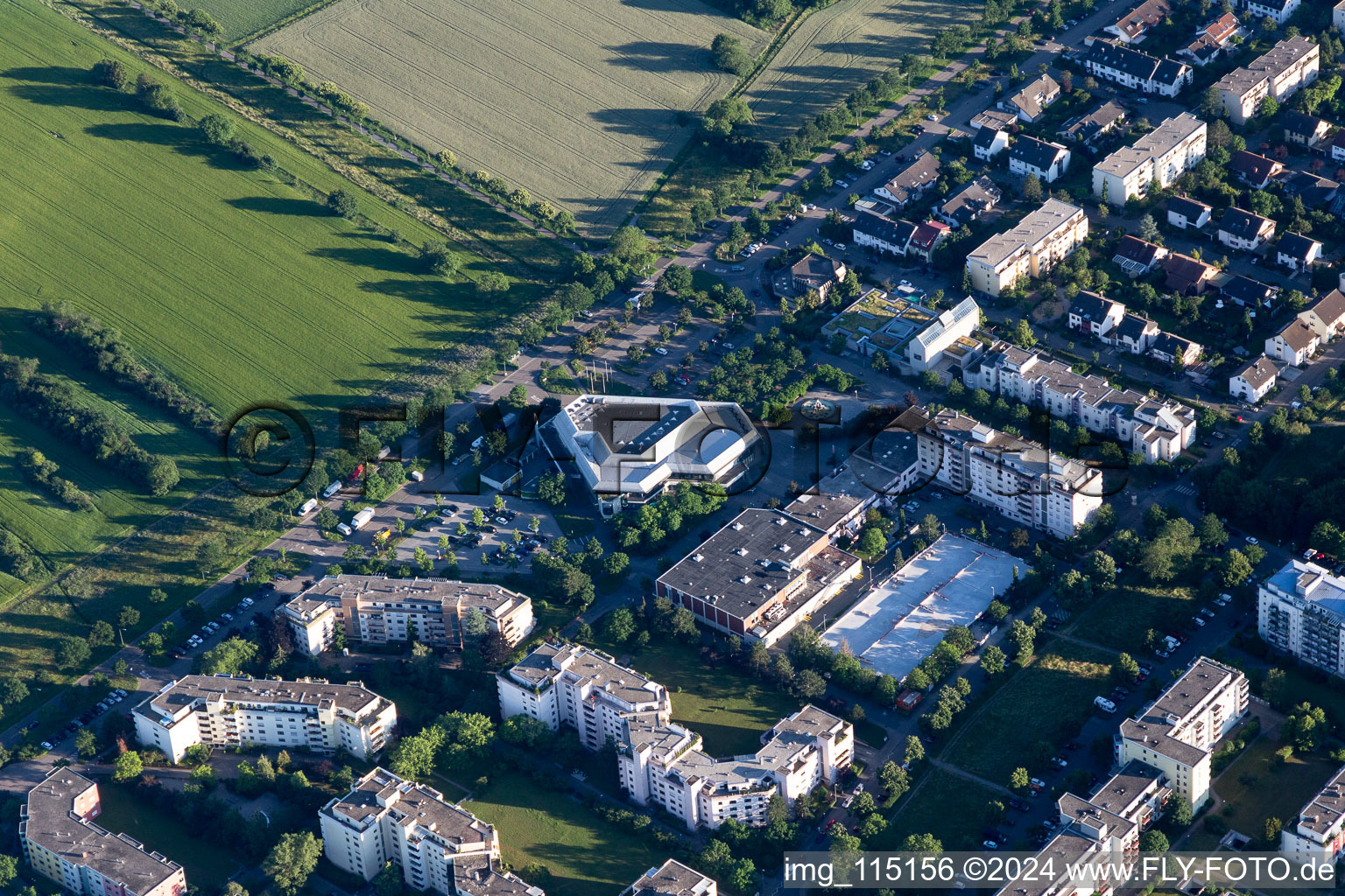 Vue aérienne de Salle Badnerland à le quartier Neureut in Karlsruhe dans le département Bade-Wurtemberg, Allemagne