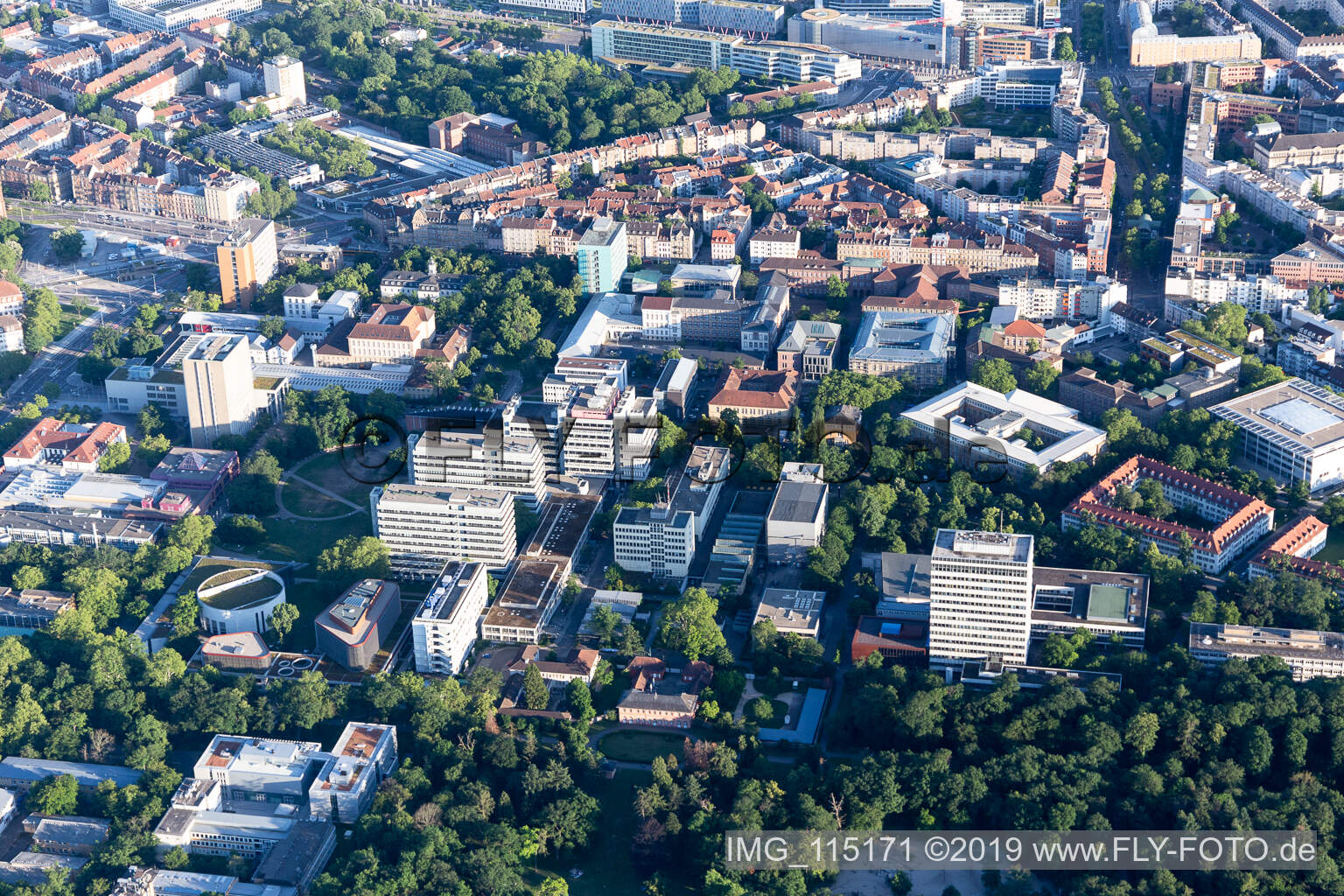 Vue aérienne de TROUSSE à le quartier Innenstadt-Ost in Karlsruhe dans le département Bade-Wurtemberg, Allemagne