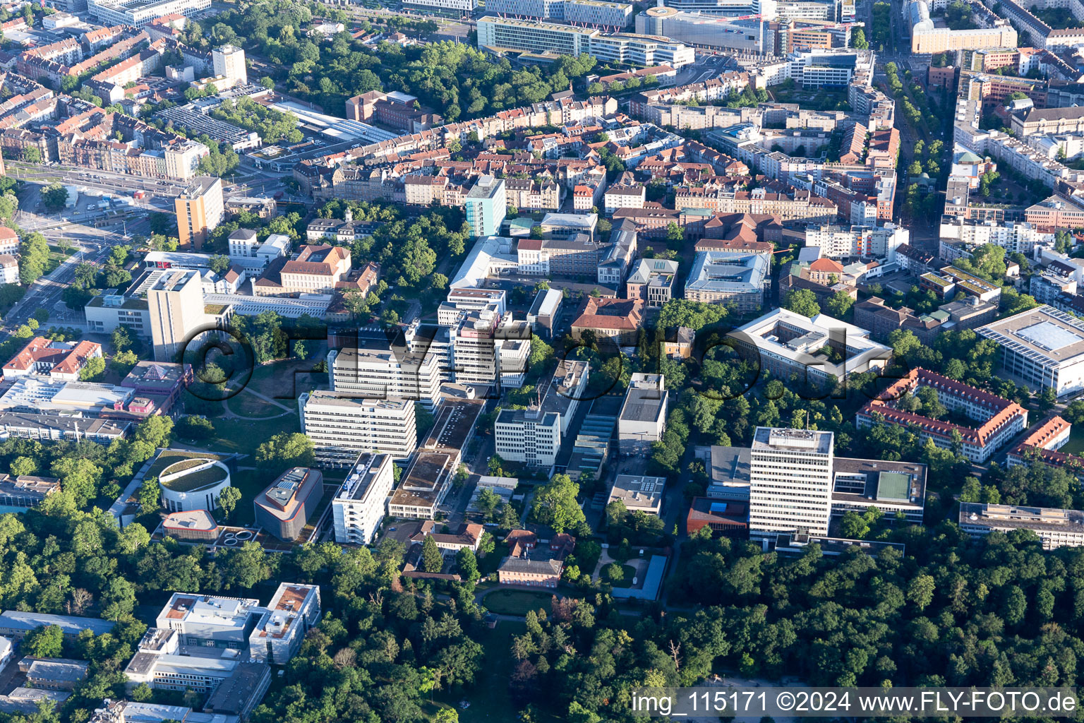 Vue aérienne de TROUSSE à le quartier Innenstadt-Ost in Karlsruhe dans le département Bade-Wurtemberg, Allemagne