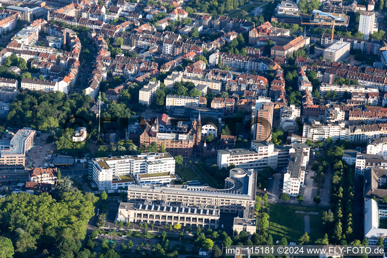 Vue aérienne de Burghof Höpfner à le quartier Oststadt in Karlsruhe dans le département Bade-Wurtemberg, Allemagne