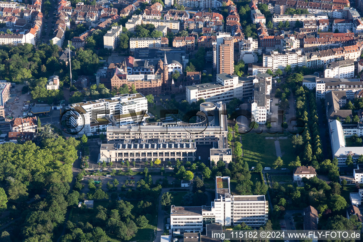 Vue aérienne de Burghof Höpfner à le quartier Oststadt in Karlsruhe dans le département Bade-Wurtemberg, Allemagne