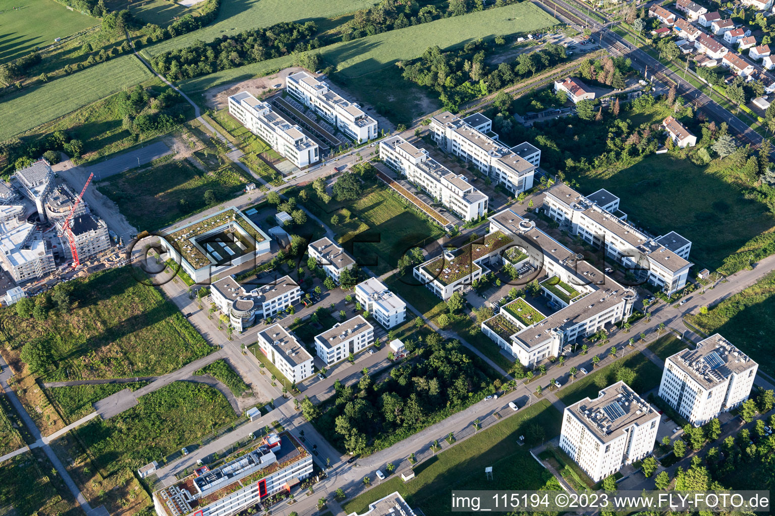 Parc technologique à le quartier Rintheim in Karlsruhe dans le département Bade-Wurtemberg, Allemagne depuis l'avion