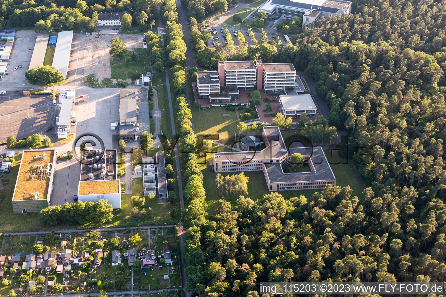 Vue aérienne de KIT Campus Est à le quartier Waldstadt in Karlsruhe dans le département Bade-Wurtemberg, Allemagne