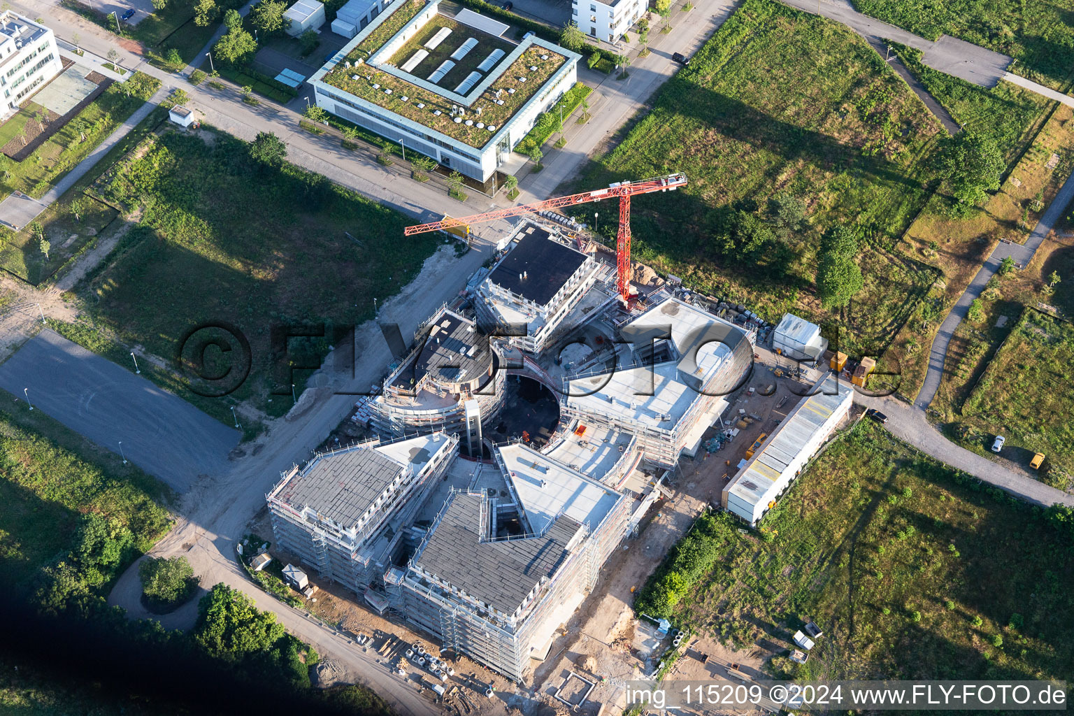 Chantier du LTC - Linder Technology Campus sur Wilhelm-Schickard-Straße dans le parc technologique Karlsruhe à le quartier Rintheim in Karlsruhe dans le département Bade-Wurtemberg, Allemagne vue d'en haut