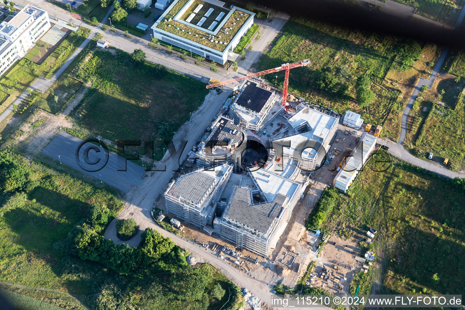 Chantier du LTC - Linder Technology Campus sur Wilhelm-Schickard-Straße dans le parc technologique Karlsruhe à le quartier Rintheim in Karlsruhe dans le département Bade-Wurtemberg, Allemagne depuis l'avion