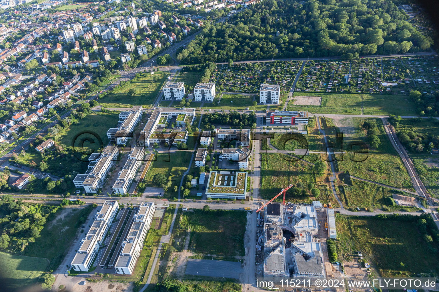 Vue d'oiseau de Parc technologique à le quartier Rintheim in Karlsruhe dans le département Bade-Wurtemberg, Allemagne