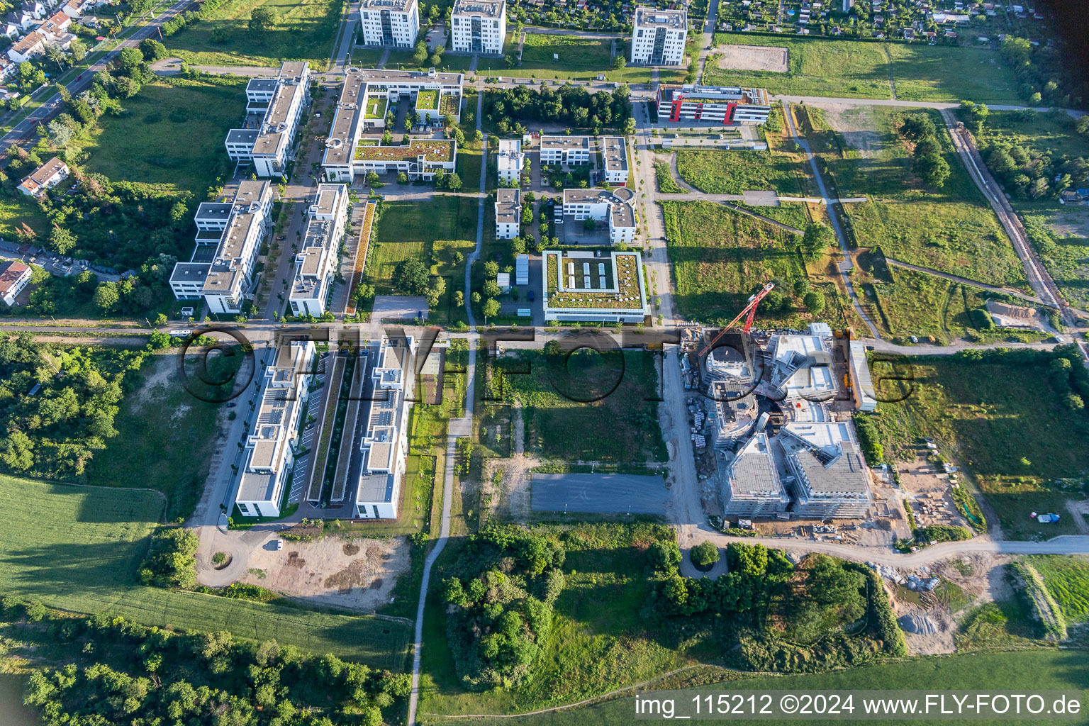 Parc technologique à le quartier Rintheim in Karlsruhe dans le département Bade-Wurtemberg, Allemagne vue du ciel