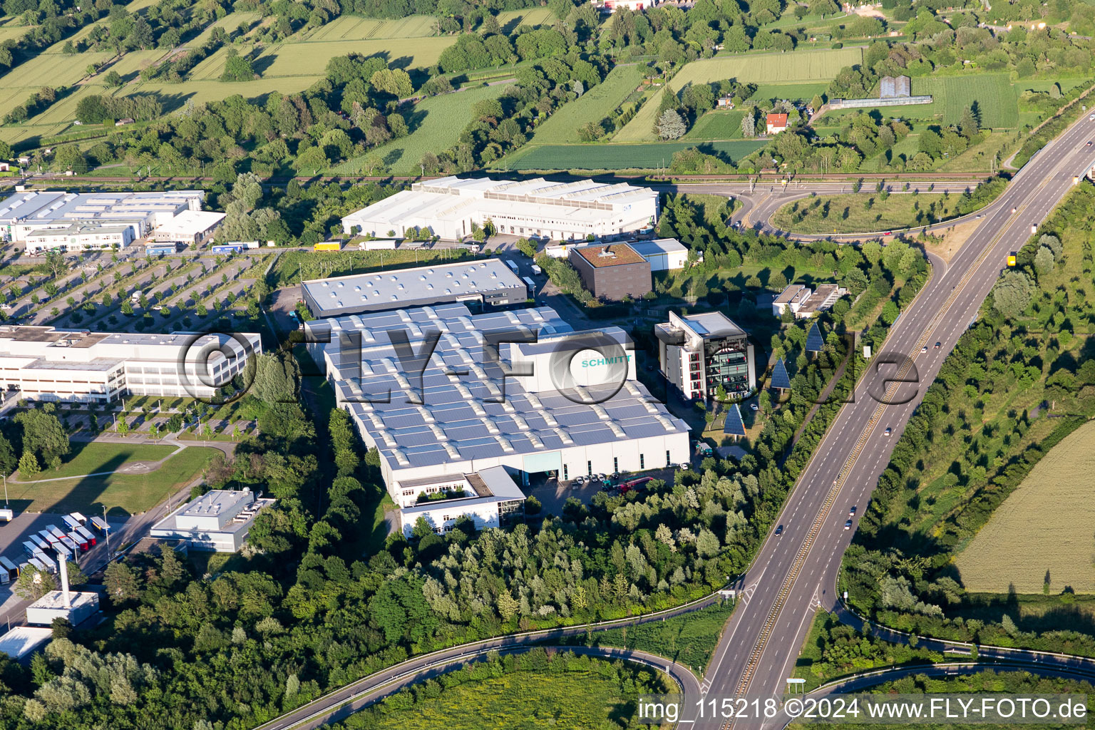 Vue aérienne de Alois Schmitt GmbH à le quartier Durlach in Karlsruhe dans le département Bade-Wurtemberg, Allemagne