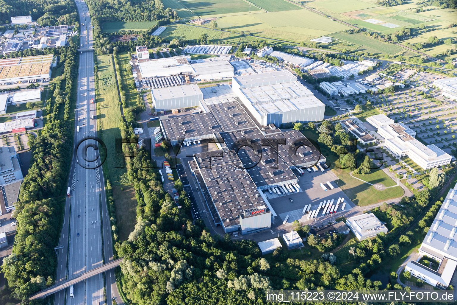 Photographie aérienne de Robert Bosch à le quartier Durlach in Karlsruhe dans le département Bade-Wurtemberg, Allemagne