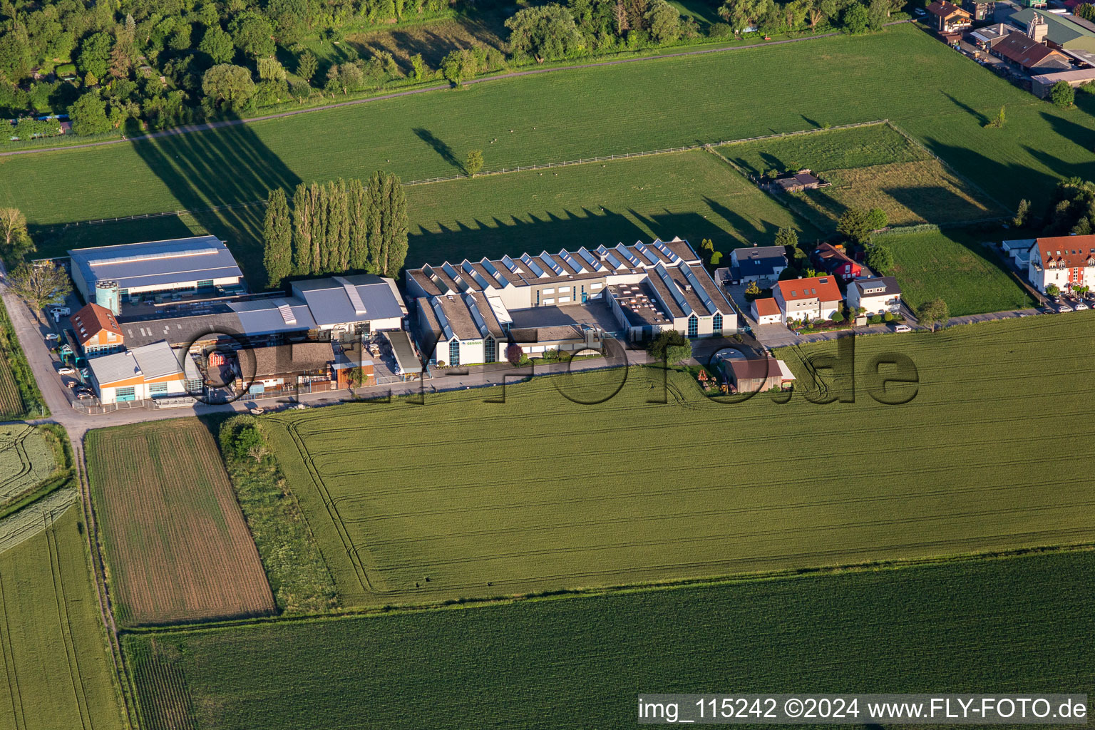 Vue aérienne de Geggus à Weingarten dans le département Bade-Wurtemberg, Allemagne