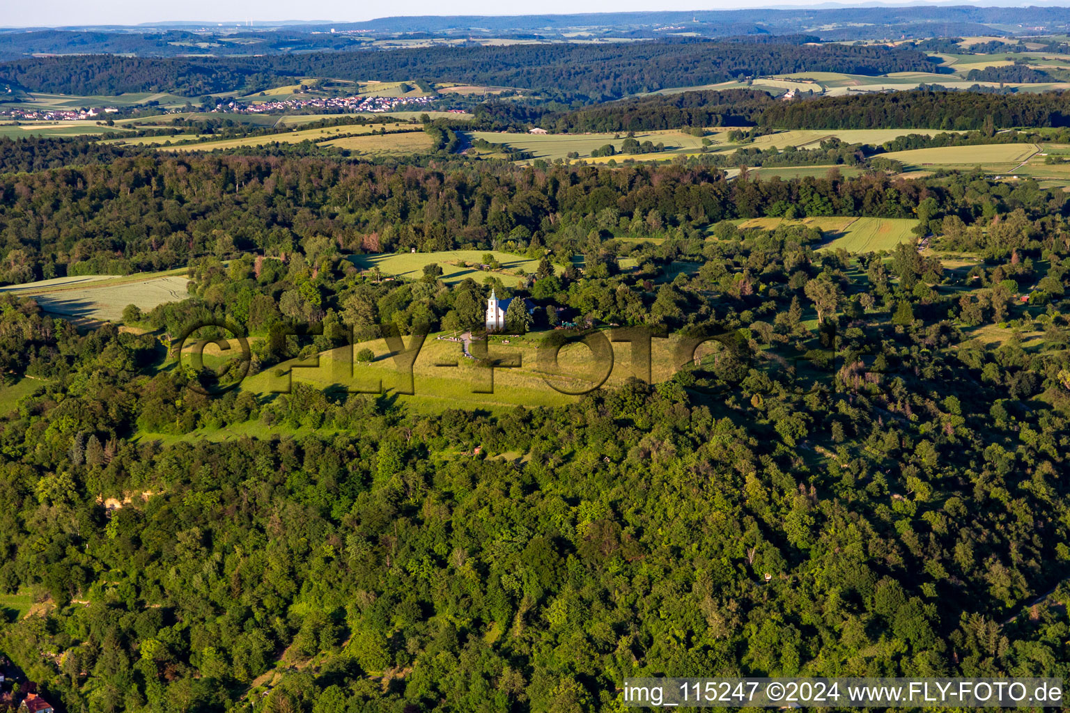 Vue aérienne de Chapelle Michel à le quartier Untergrombach in Bruchsal dans le département Bade-Wurtemberg, Allemagne