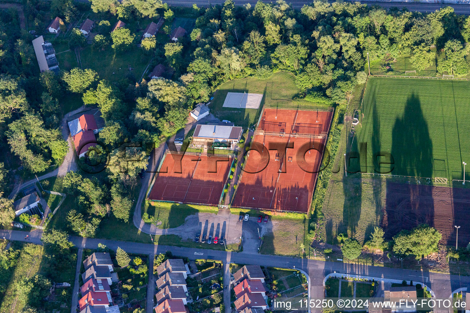 Vue aérienne de TC Bleu-Blanc à le quartier Untergrombach in Bruchsal dans le département Bade-Wurtemberg, Allemagne