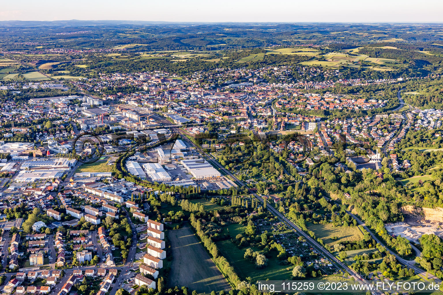 Vue aérienne de Zone urbaine avec périphérie et centre-ville à Bruchsal dans le département Bade-Wurtemberg, Allemagne