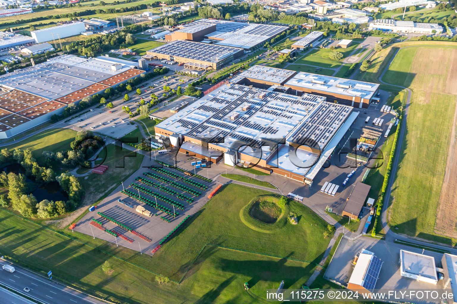 Vue aérienne de Usine John Deere à Bruchsal dans le département Bade-Wurtemberg, Allemagne