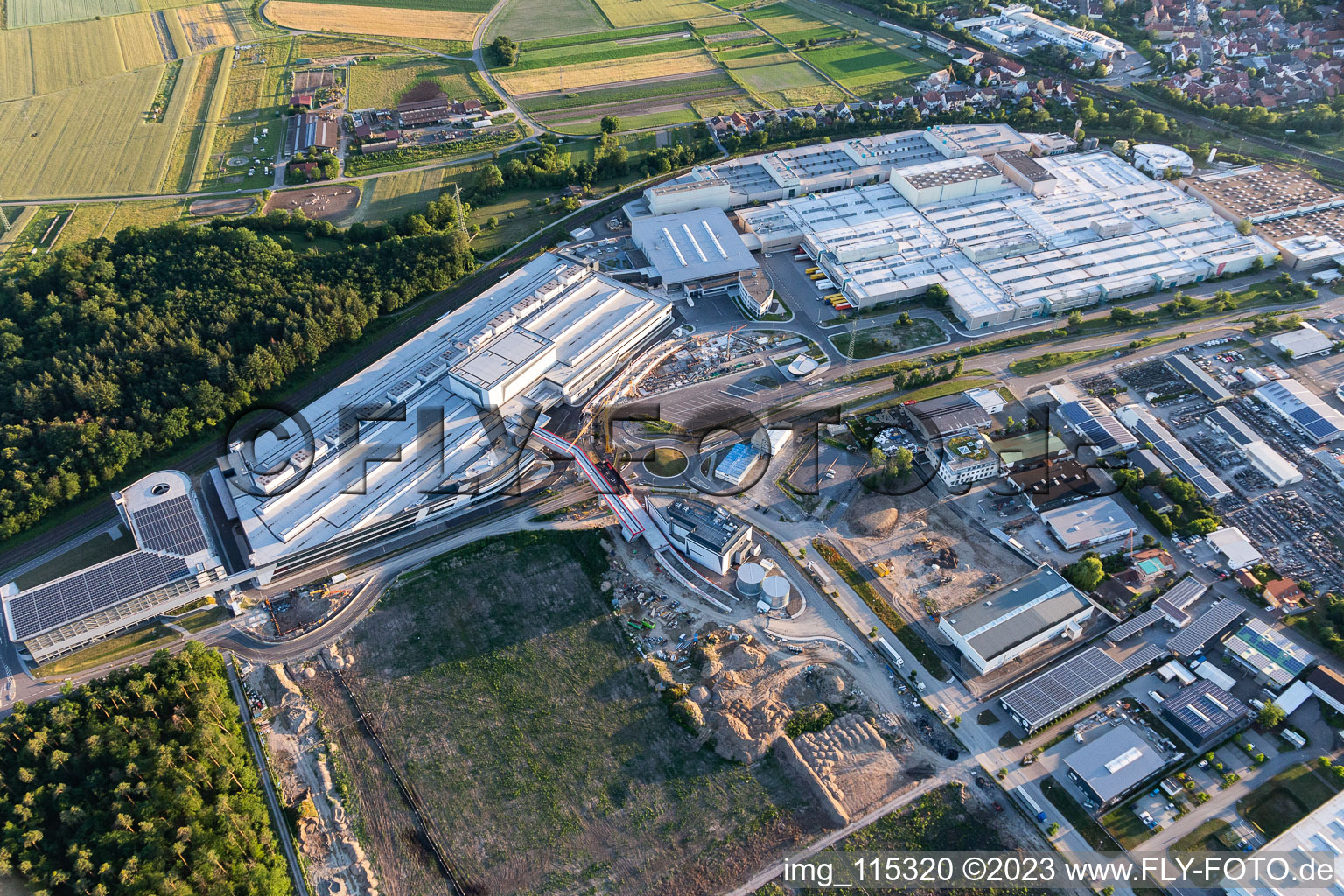 SEW Eurodrive à le quartier Graben in Graben-Neudorf dans le département Bade-Wurtemberg, Allemagne vue d'en haut