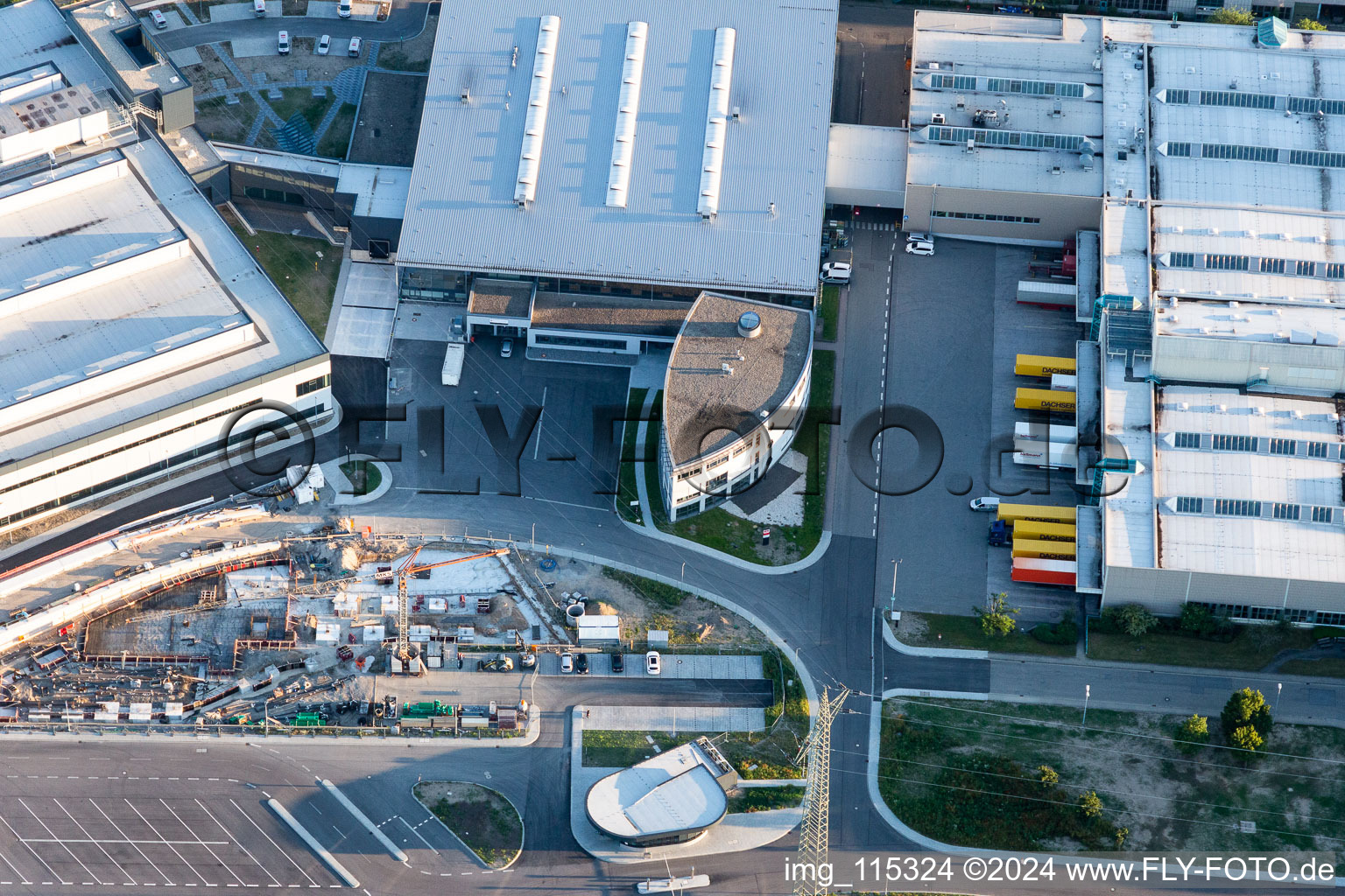 Photographie aérienne de Bâtiments et halls de production sur le site de l'usine SEW-EURODRIVE GmbH & Co KG à le quartier Graben in Graben-Neudorf dans le département Bade-Wurtemberg, Allemagne