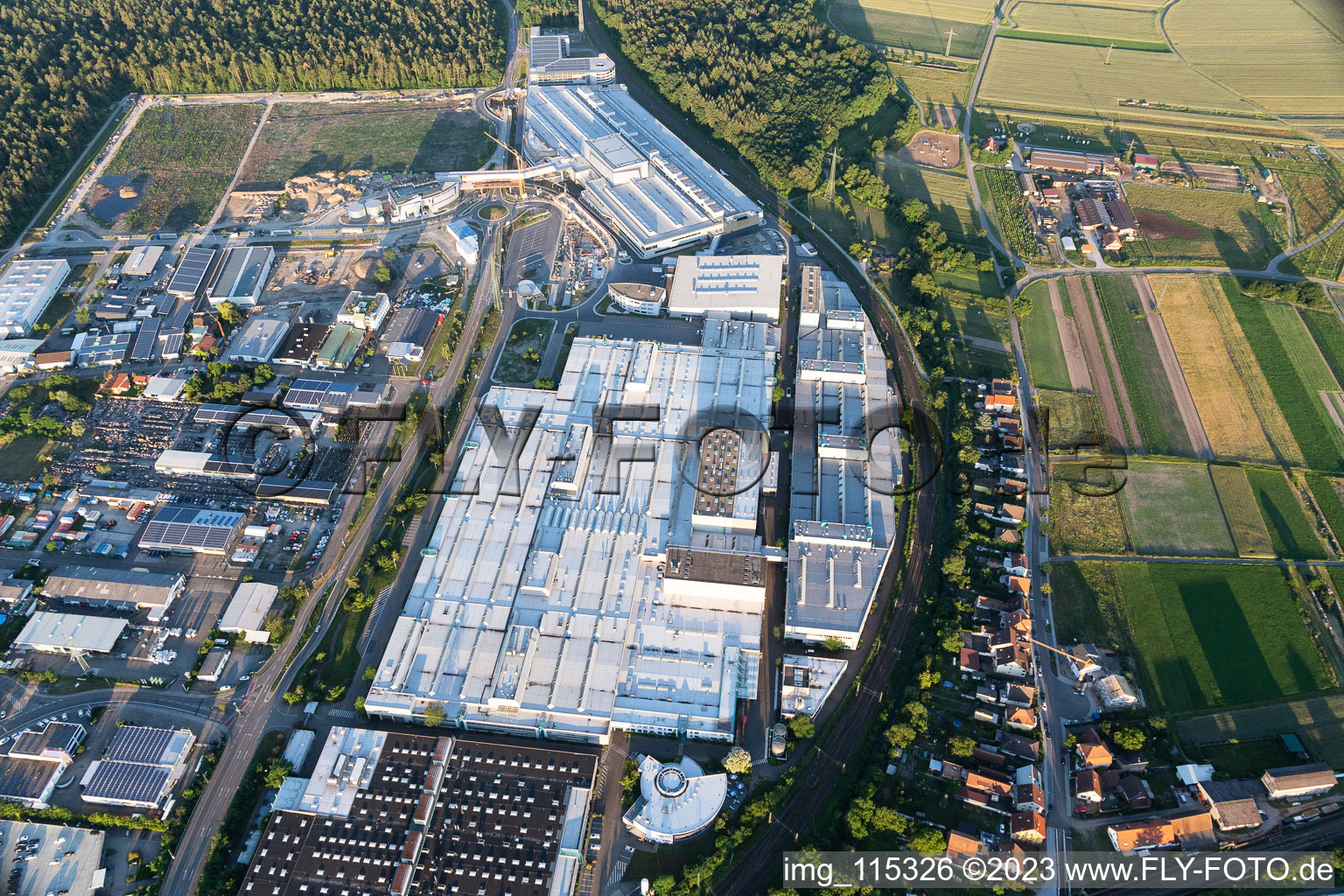 SEW Eurodrive à le quartier Graben in Graben-Neudorf dans le département Bade-Wurtemberg, Allemagne vue du ciel