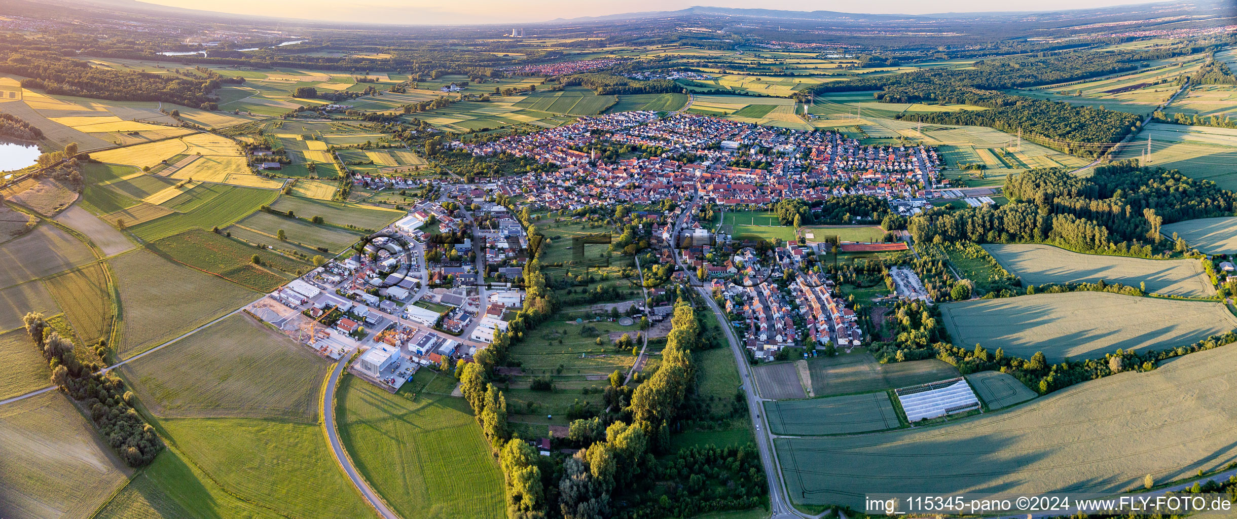 Vue oblique de Quartier Liedolsheim in Dettenheim dans le département Bade-Wurtemberg, Allemagne