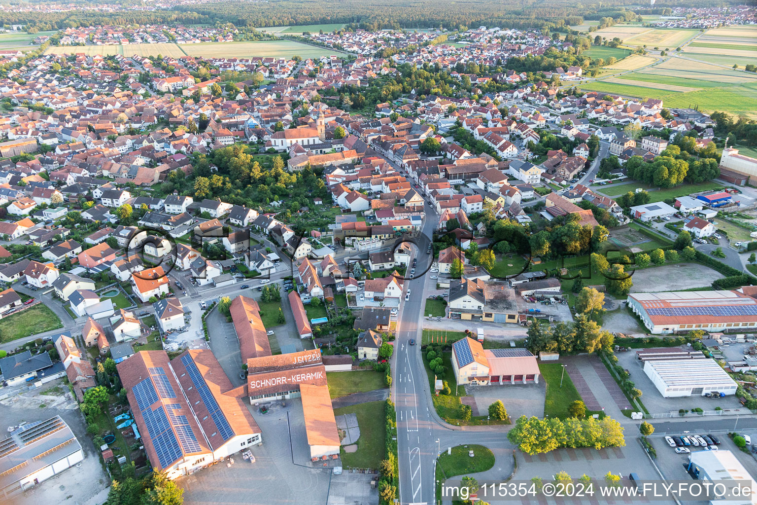 Rheinzabern dans le département Rhénanie-Palatinat, Allemagne d'un drone