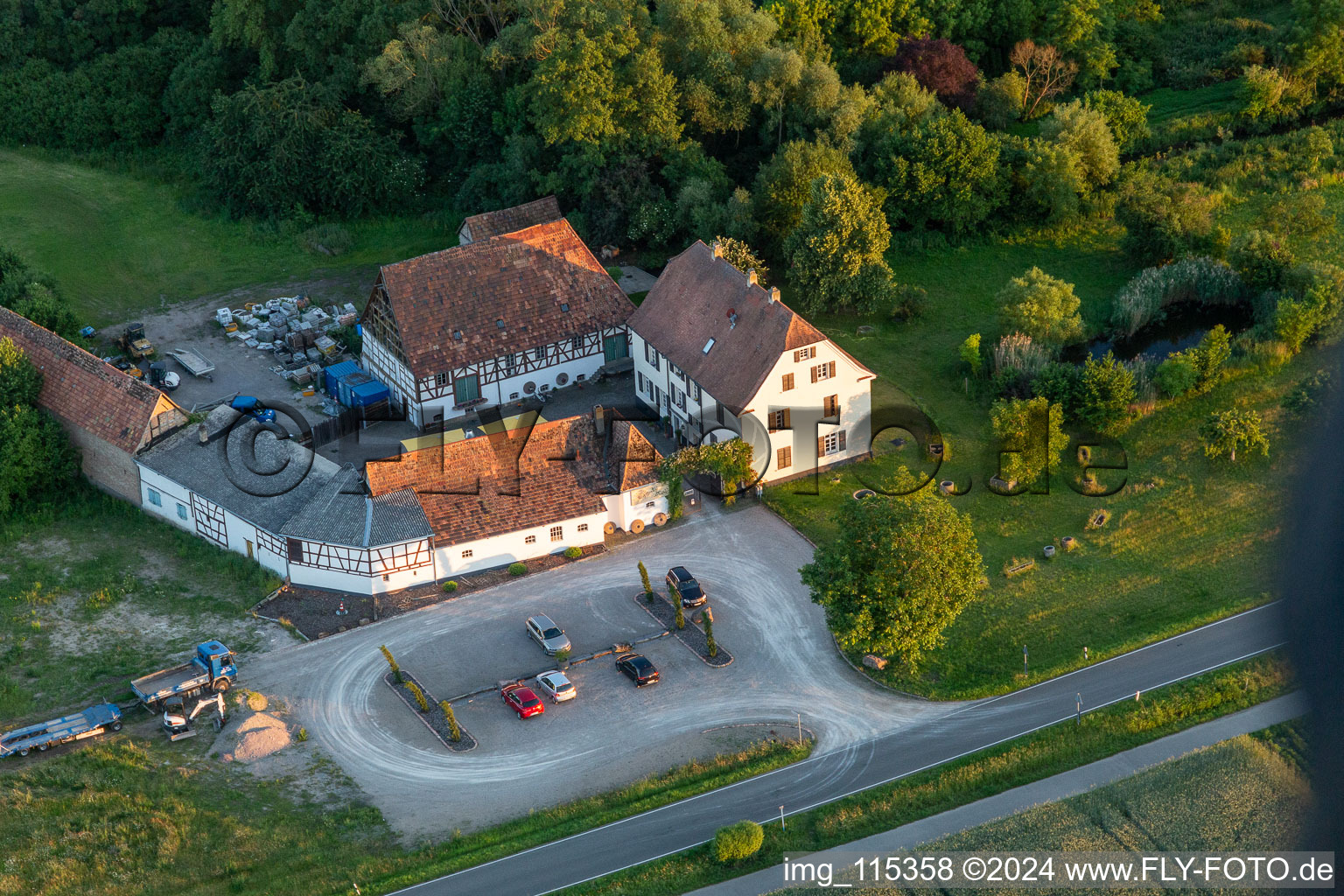 Vue oblique de Le vieux moulin de Gehrlein à Hatzenbühl dans le département Rhénanie-Palatinat, Allemagne