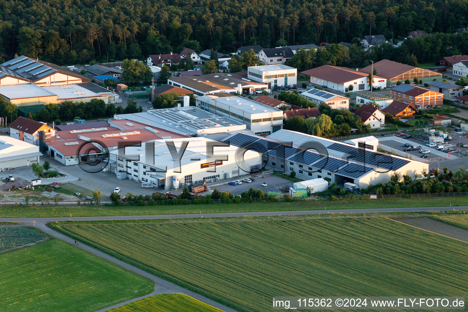 Vue oblique de Hatzenbühl dans le département Rhénanie-Palatinat, Allemagne