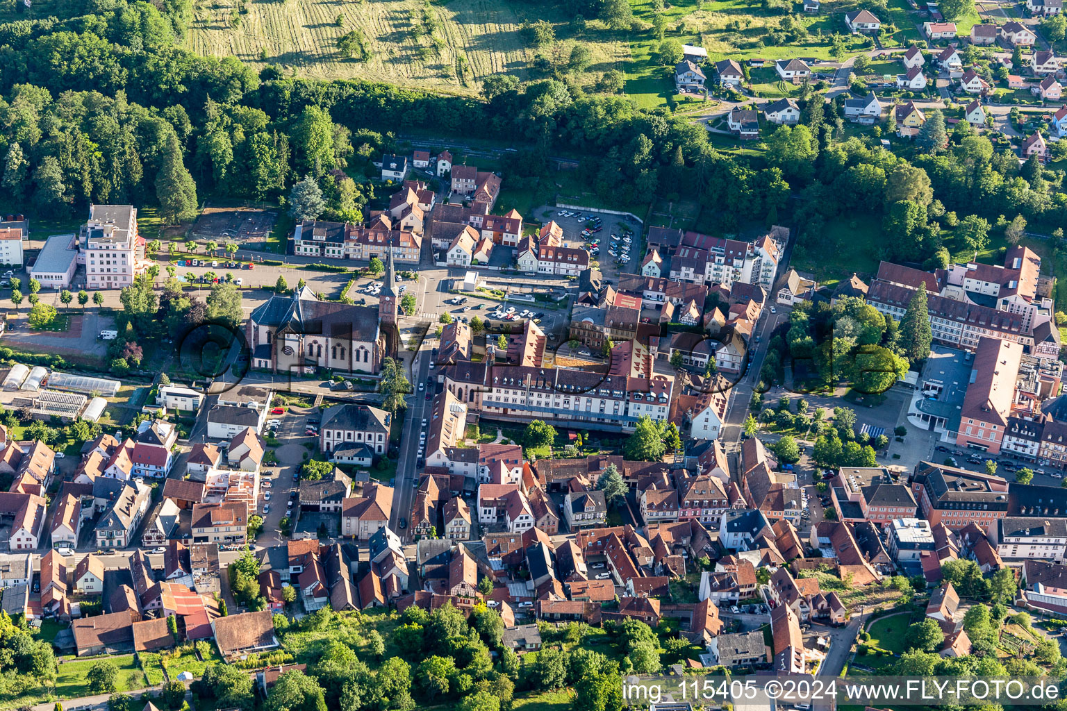 Niederbronn-les-Bains dans le département Bas Rhin, France vu d'un drone