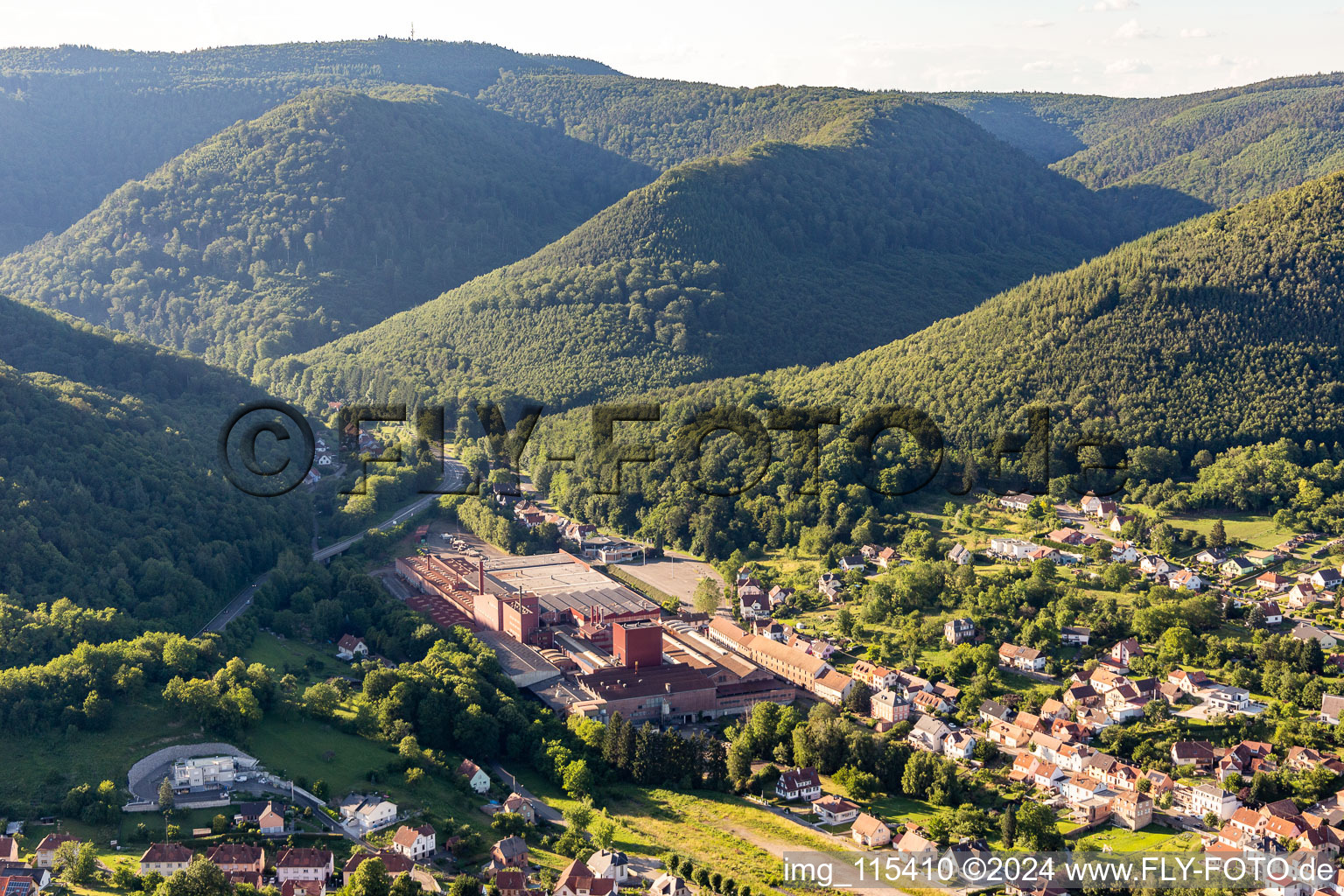 Vue aérienne de Fonderie à Niederbronn-les-Bains dans le département Bas Rhin, France