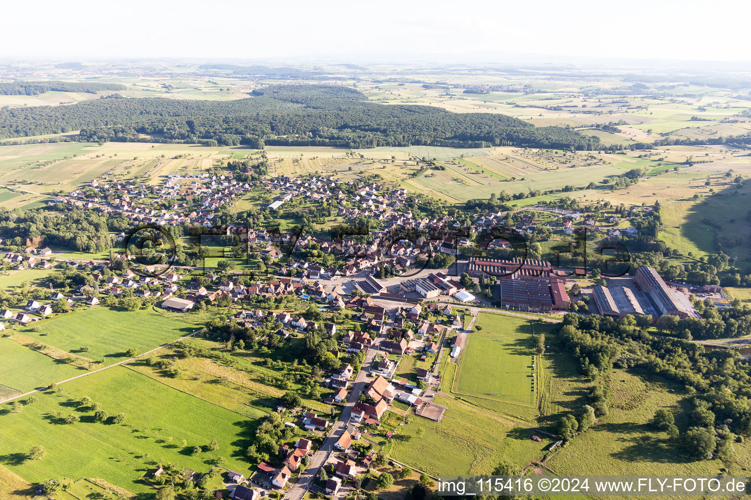 Zinswiller dans le département Bas Rhin, France d'un drone