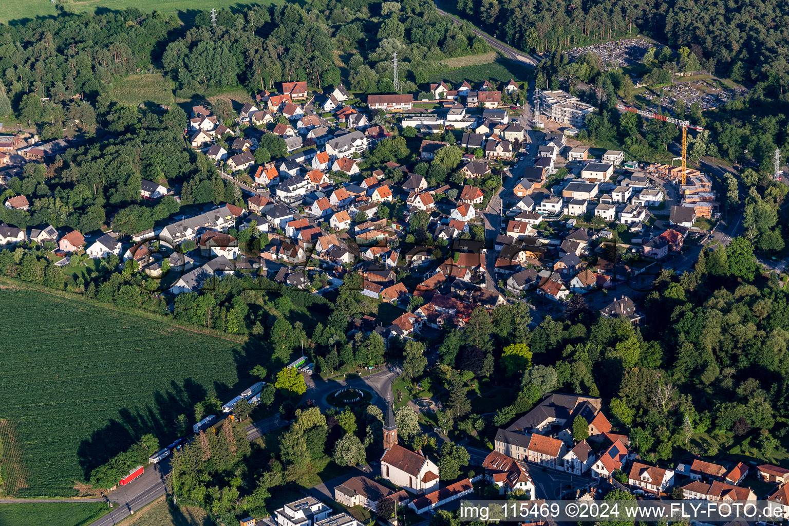 Vue oblique de Schweighouse-sur-Moder dans le département Bas Rhin, France