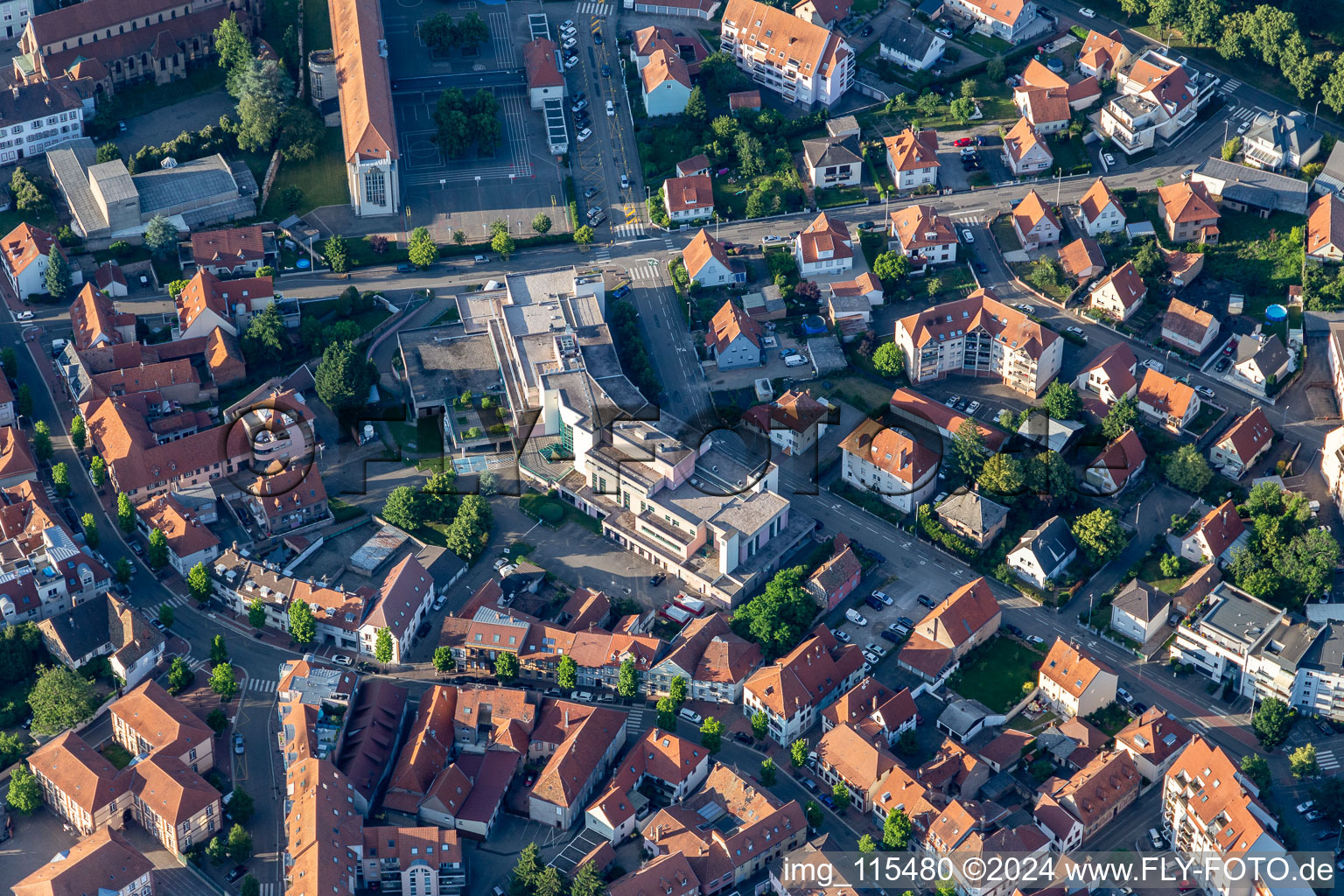 Vue aérienne de Hagenau dans le département Bas Rhin, France