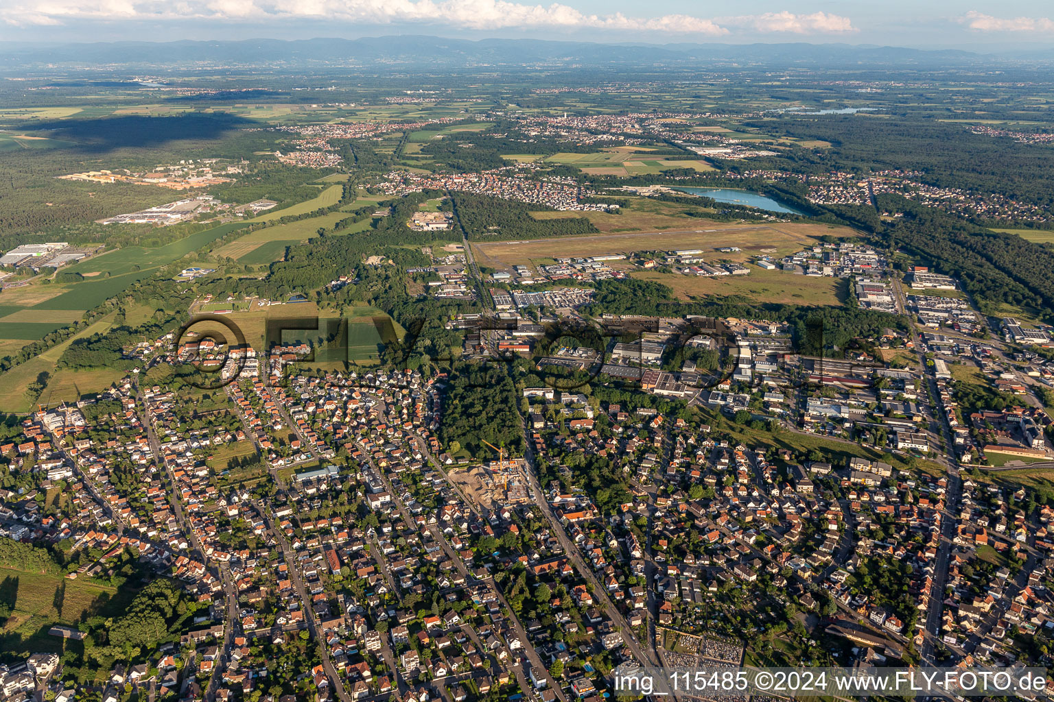 Vue oblique de Hagenau dans le département Bas Rhin, France