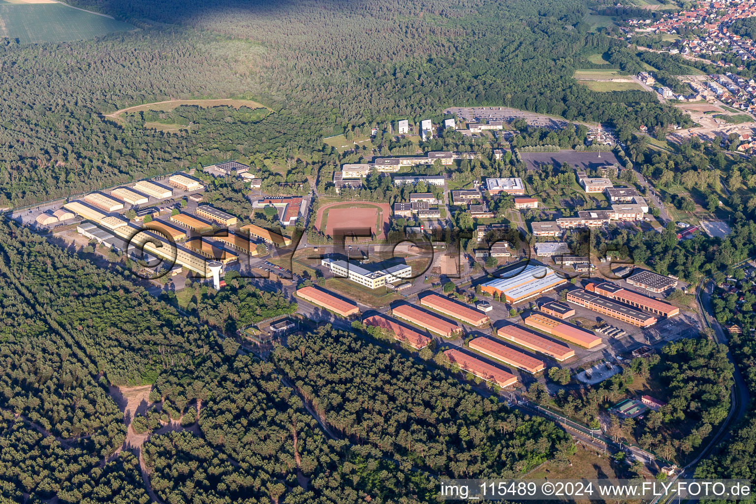 Vue aérienne de Quartier Estienne à le quartier Ceinture Forêt Nord in Hagenau dans le département Bas Rhin, France