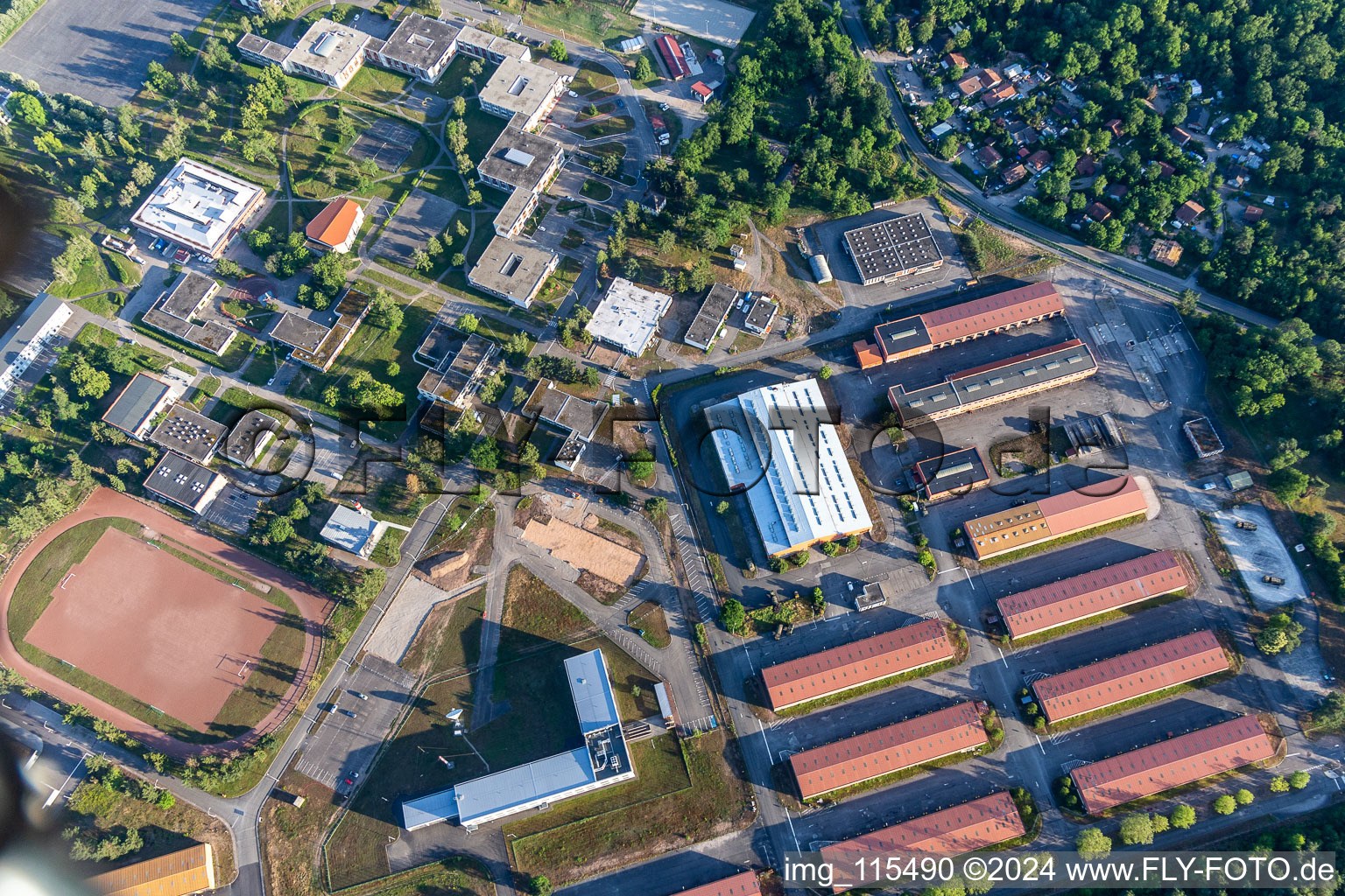 Vue aérienne de Quartier Estienne à le quartier Ceinture Forêt Nord in Hagenau dans le département Bas Rhin, France